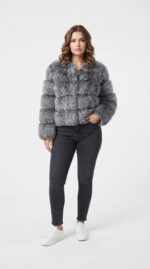 Chaqueta corta de pelo sintético a capas para mujer - vista 13