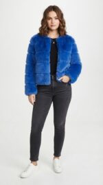 Chaqueta corta de pelo sintético a capas para mujer - detalle