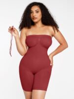Mujer con faja body rojo oscuro reductora.