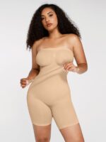 Mujer con body color piel moldeador sin costuras.