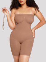 Mujer con body nude cálido de muslo moldeador.